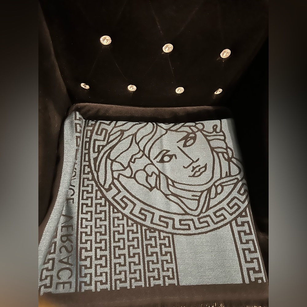 Versace Reversible Shawl - Picture 6 of 9